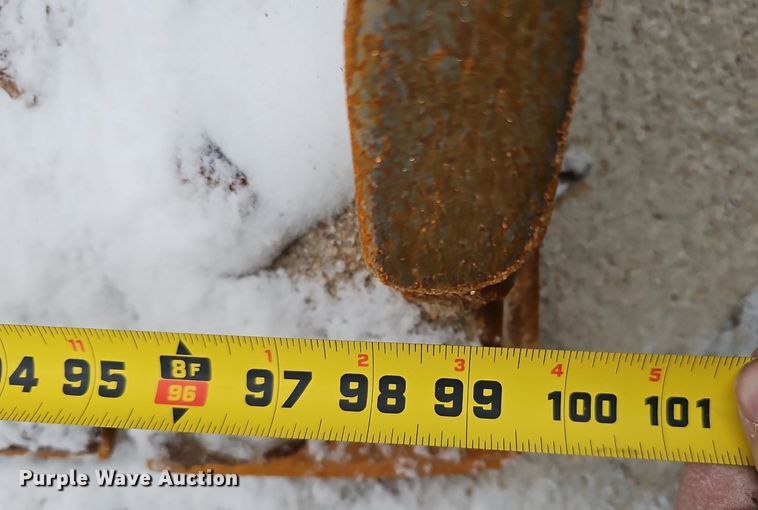 image for item IO9885 Caterpillar 100