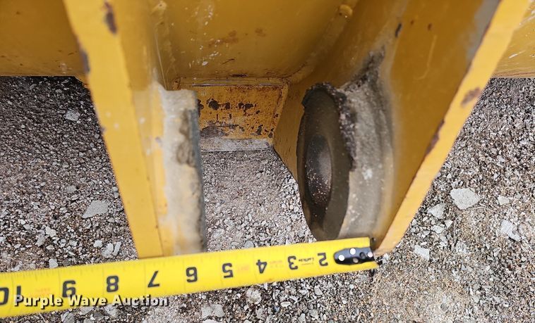 image for item IO9885 Caterpillar 100