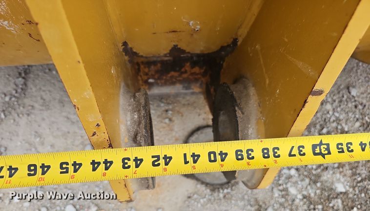 image for item IO9885 Caterpillar 100