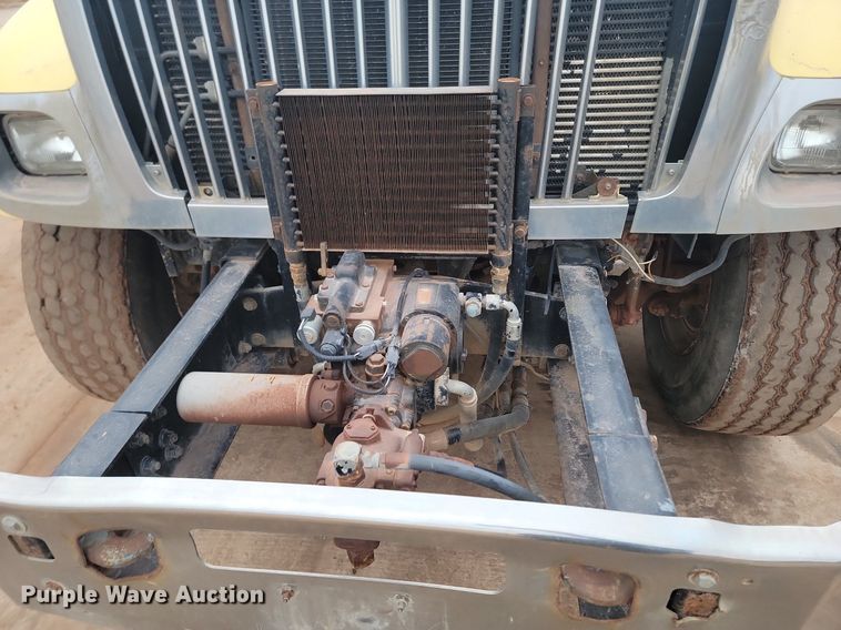 image for item LA9632 2002 International  7400  ready mix truck