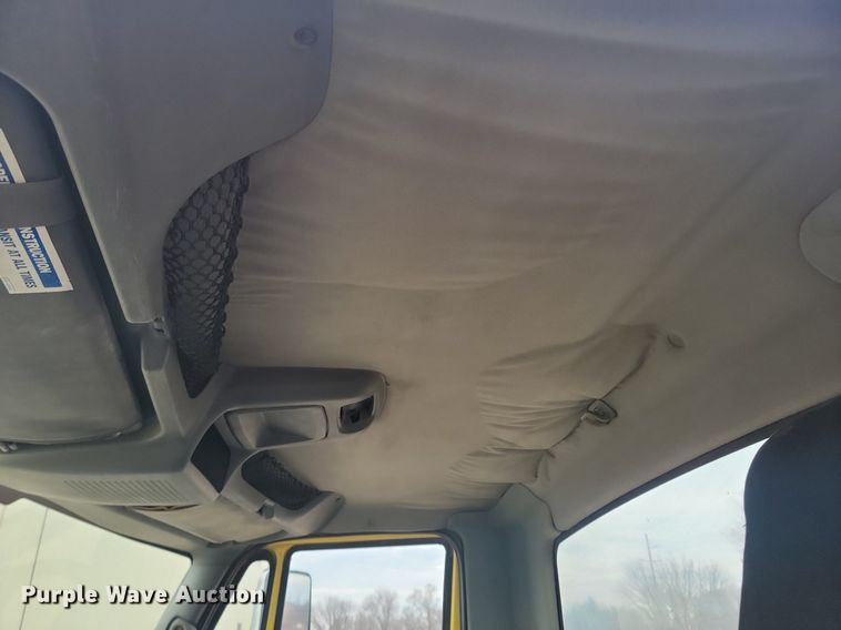 image for item LA9632 2002 International  7400  ready mix truck