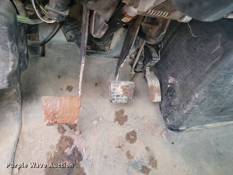 image for item LA9632 2002 International  7400  ready mix truck