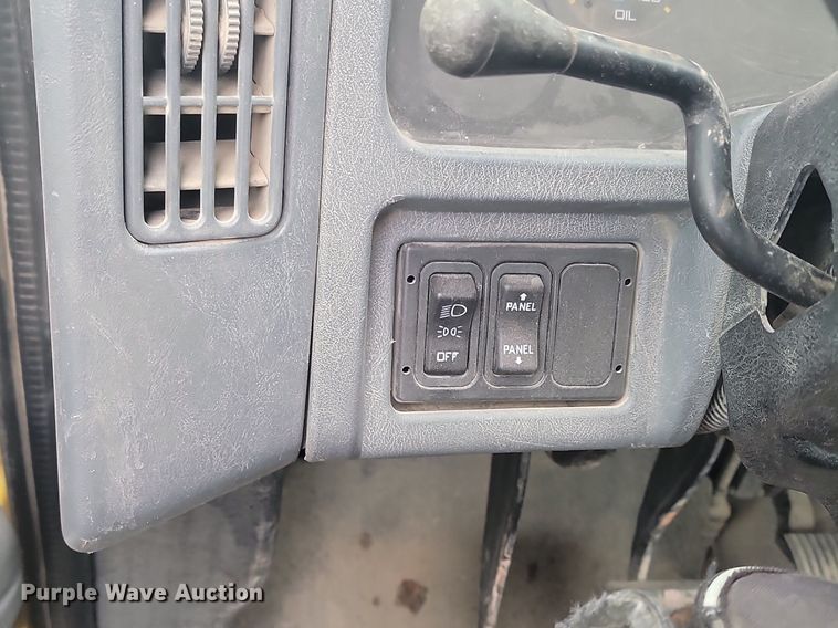 image for item LA9632 2002 International  7400  ready mix truck