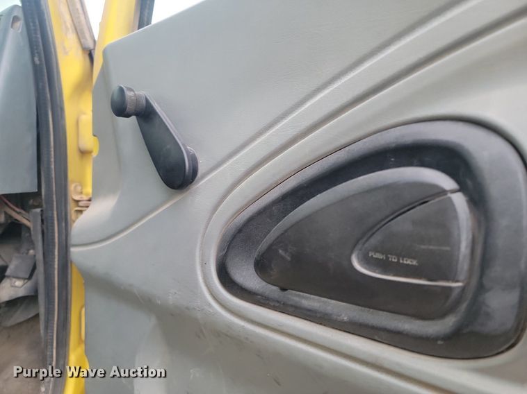 image for item LA9632 2002 International  7400  ready mix truck