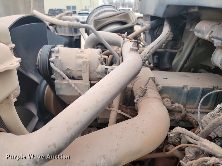 image for item LA9632 2002 International  7400  ready mix truck