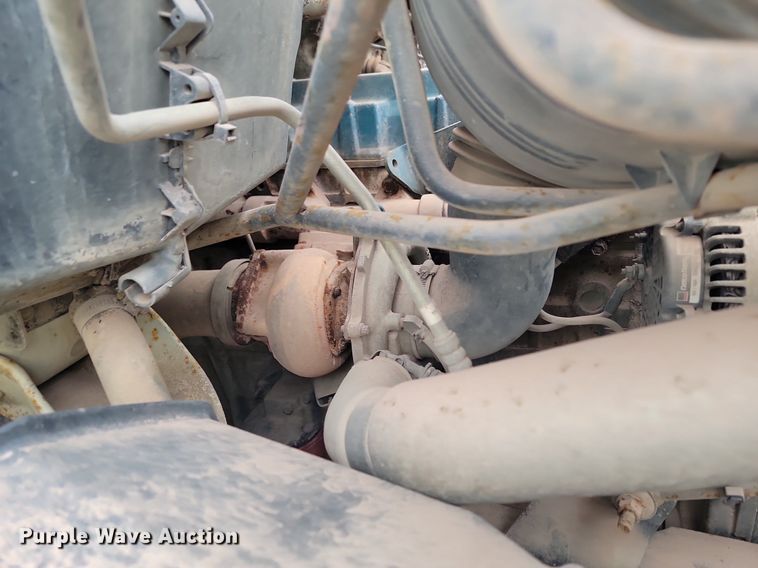 image for item LA9632 2002 International  7400  ready mix truck