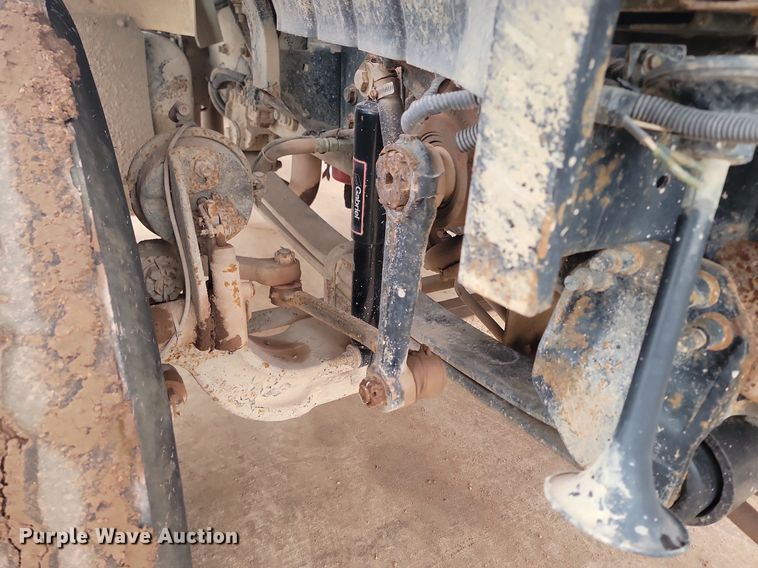 image for item LA9632 2002 International  7400  ready mix truck