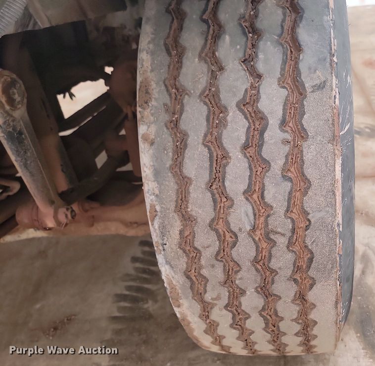 image for item LA9632 2002 International  7400  ready mix truck