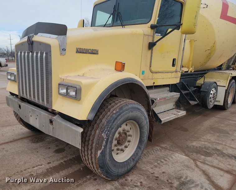 image for item LA9634 2003 Kenworth  W900 ready mix truck