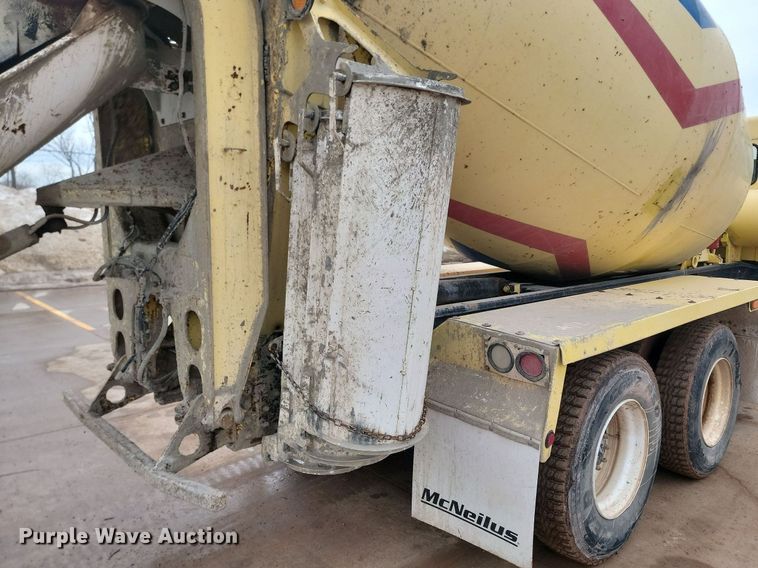 image for item LA9634 2003 Kenworth  W900 ready mix truck