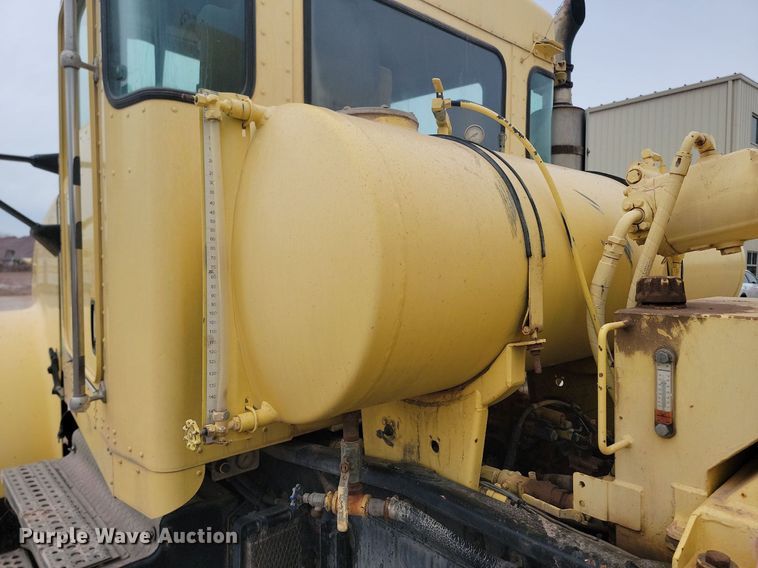 image for item LA9634 2003 Kenworth  W900 ready mix truck