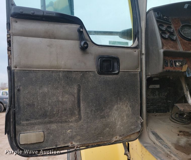 image for item LA9634 2003 Kenworth  W900 ready mix truck