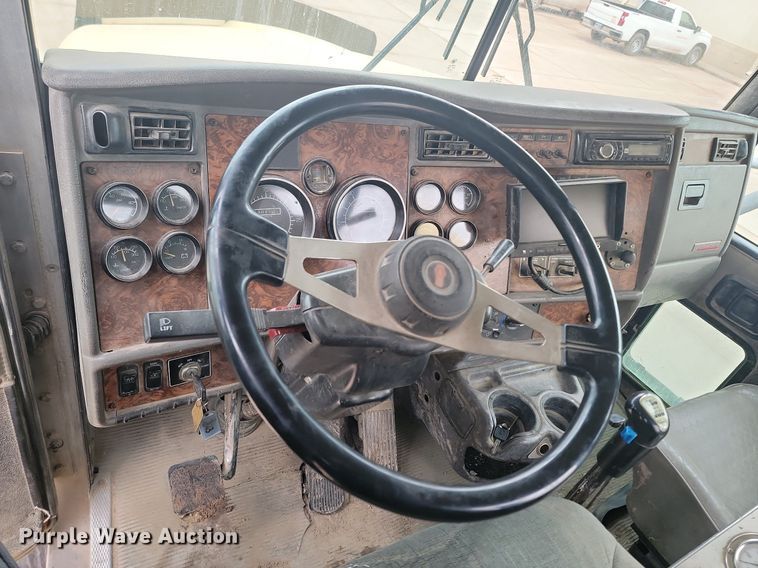 image for item LA9634 2003 Kenworth  W900 ready mix truck