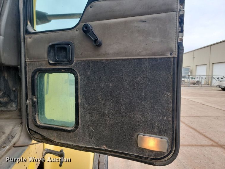 image for item LA9634 2003 Kenworth  W900 ready mix truck