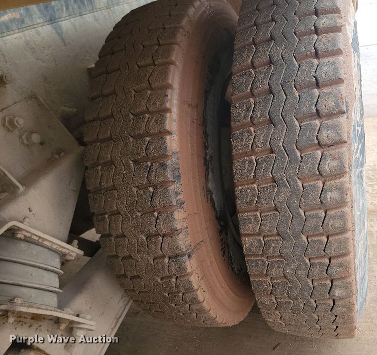 image for item LA9634 2003 Kenworth  W900 ready mix truck