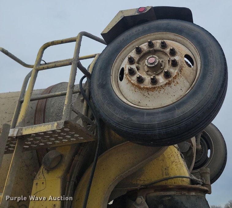 image for item LA9635 2004 Kenworth  W900 ready mix truck