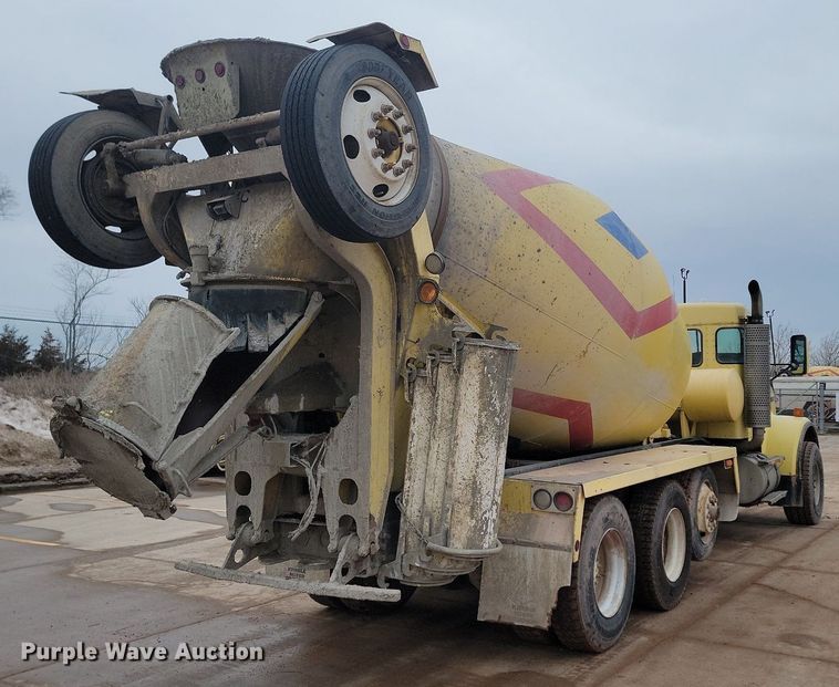 image for item LA9636 2004 Kenworth  W900 ready mix truck