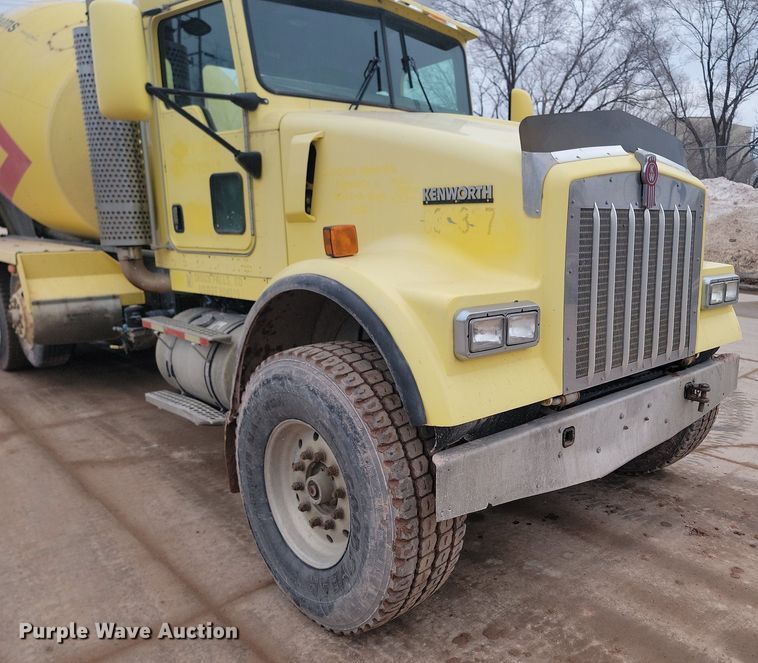 image for item LA9636 2004 Kenworth  W900 ready mix truck