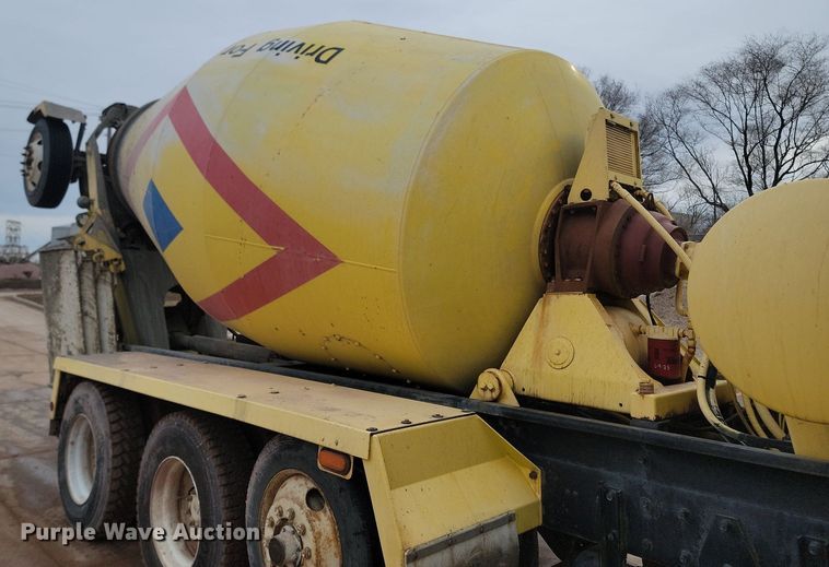 image for item LA9636 2004 Kenworth  W900 ready mix truck