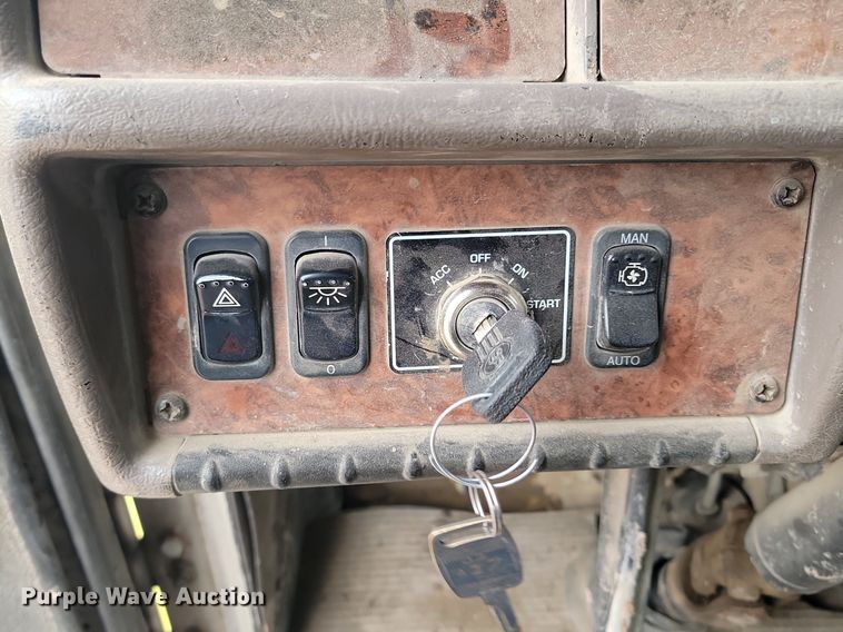 image for item LA9636 2004 Kenworth  W900 ready mix truck