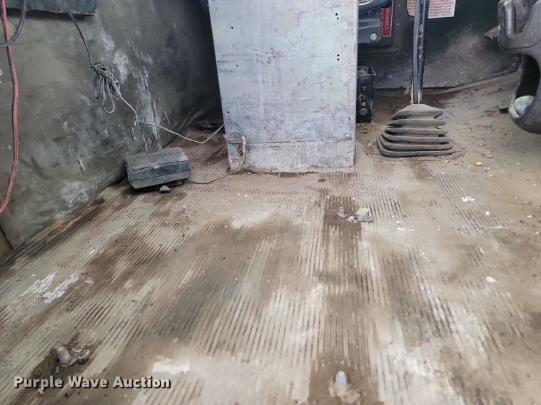 image for item LA9636 2004 Kenworth  W900 ready mix truck