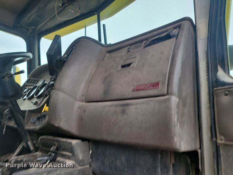 image for item LA9636 2004 Kenworth  W900 ready mix truck