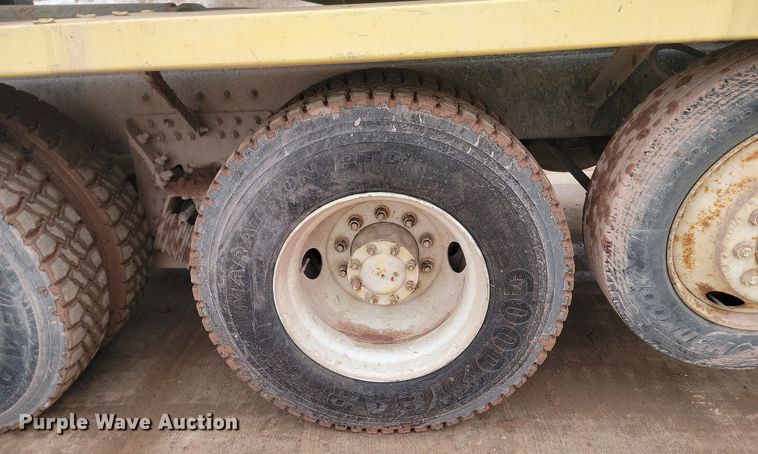 image for item LA9636 2004 Kenworth  W900 ready mix truck