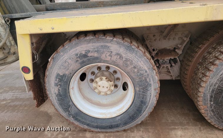 image for item LA9636 2004 Kenworth  W900 ready mix truck