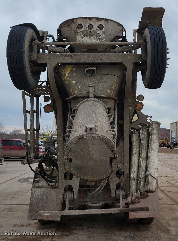 image for item LA9639 2004 Kenworth W900  ready mix truck