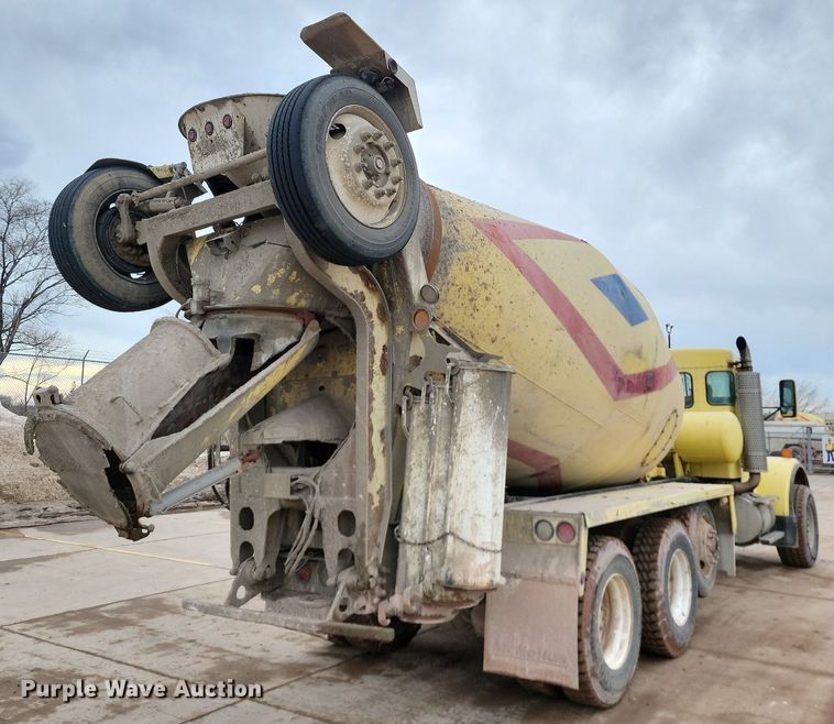 image for item LA9639 2004 Kenworth W900  ready mix truck