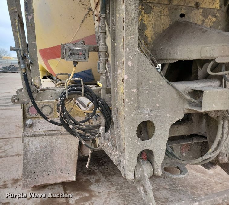 image for item LA9639 2004 Kenworth W900  ready mix truck