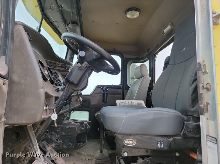 image for item LA9639 2004 Kenworth W900  ready mix truck