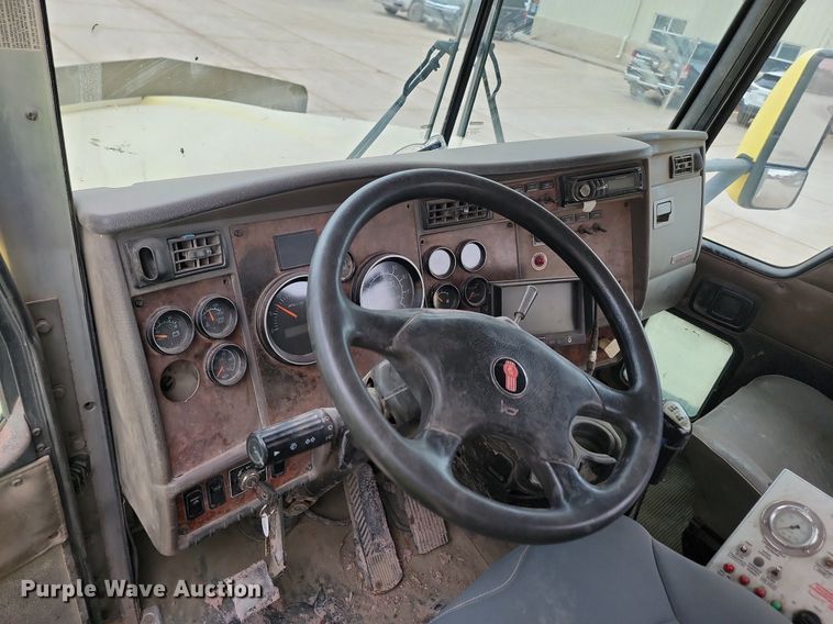 image for item LA9639 2004 Kenworth W900  ready mix truck