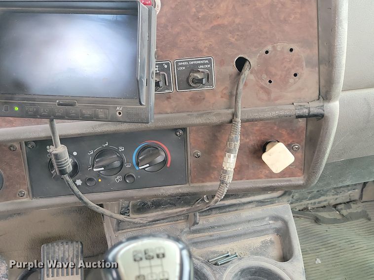 image for item LA9639 2004 Kenworth W900  ready mix truck