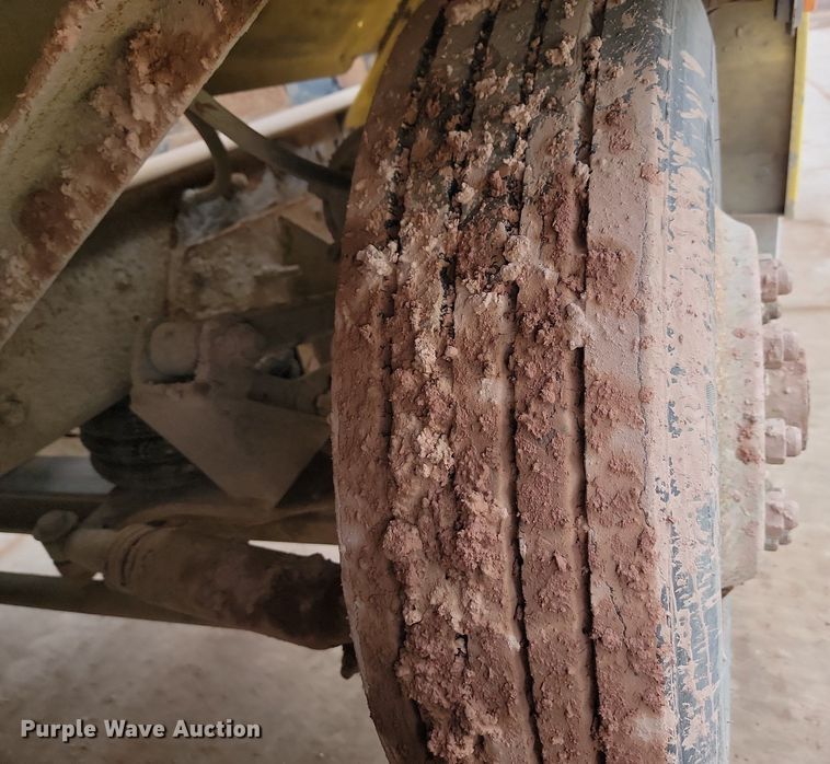 image for item LA9639 2004 Kenworth W900  ready mix truck