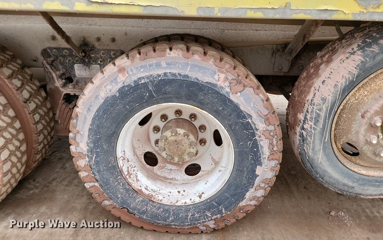 image for item LA9639 2004 Kenworth W900  ready mix truck