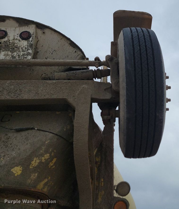 image for item LA9639 2004 Kenworth W900  ready mix truck