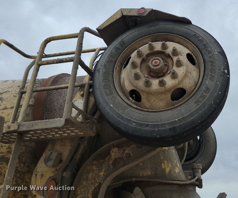 image for item LA9639 2004 Kenworth W900  ready mix truck