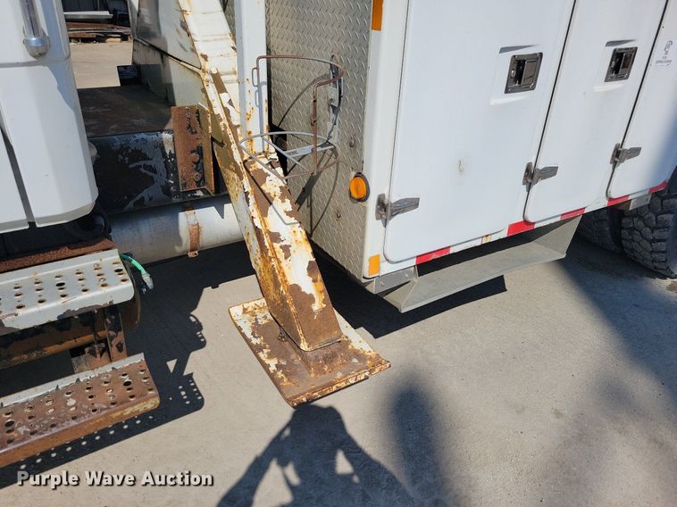 image for item LC9926 2003 Freightliner FL80 bucket truck