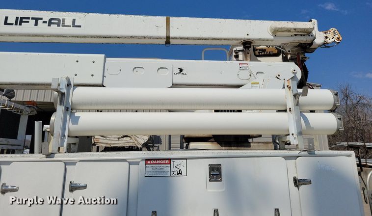 image for item LC9926 2003 Freightliner FL80 bucket truck