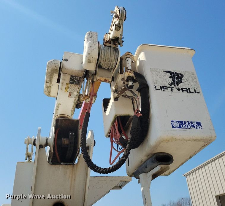 image for item LC9926 2003 Freightliner FL80 bucket truck