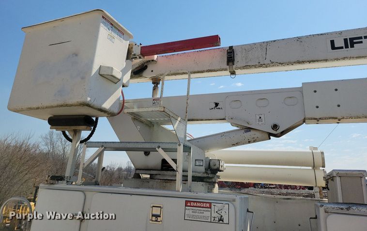 image for item LC9926 2003 Freightliner FL80 bucket truck