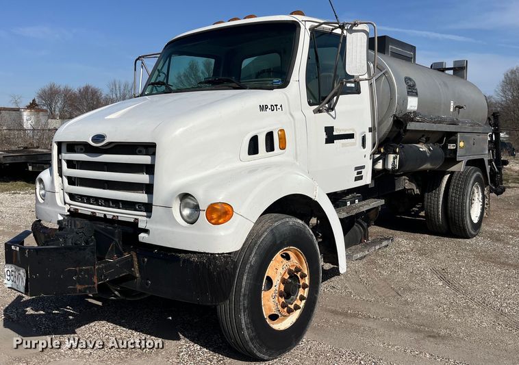 image for item LD9346 2005 Sterling L7500 oil distributor truck