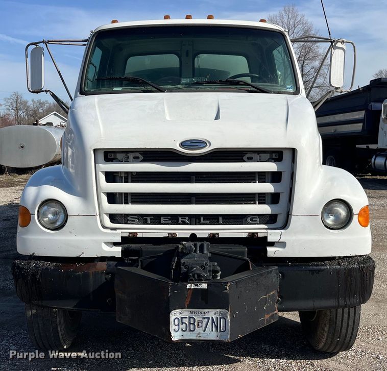 image for item LD9346 2005 Sterling L7500 oil distributor truck