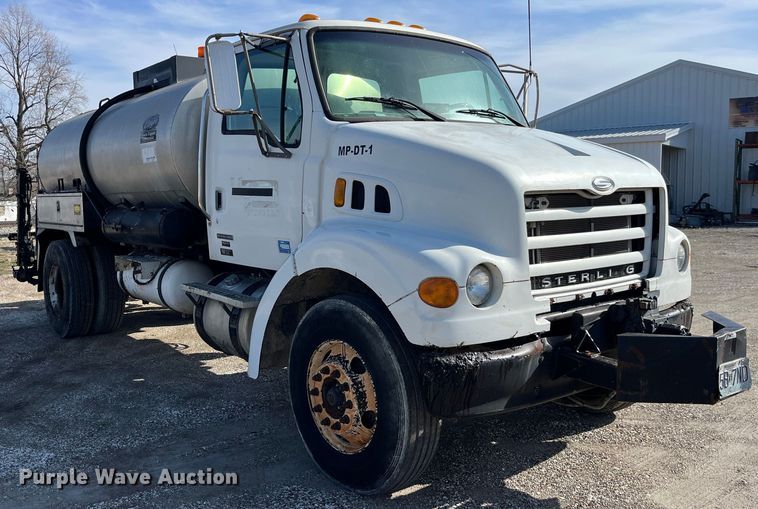 image for item LD9346 2005 Sterling L7500 oil distributor truck