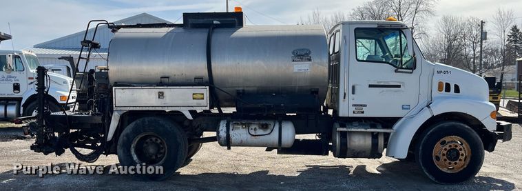 image for item LD9346 2005 Sterling L7500 oil distributor truck