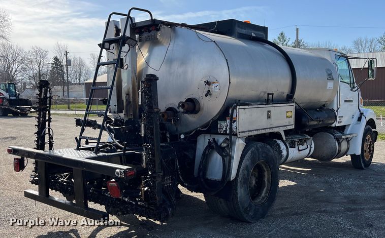 image for item LD9346 2005 Sterling L7500 oil distributor truck