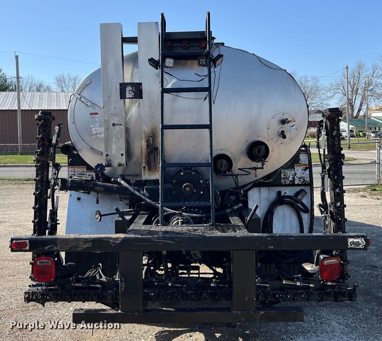 image for item LD9346 2005 Sterling L7500 oil distributor truck