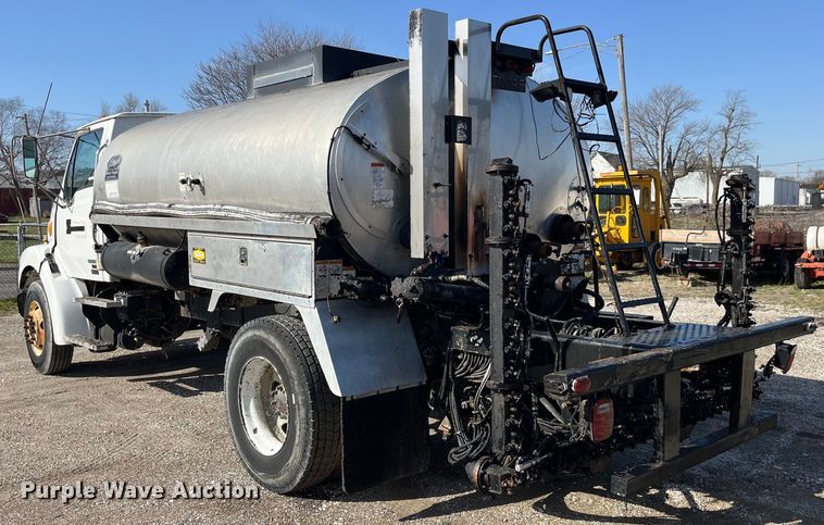 image for item LD9346 2005 Sterling L7500 oil distributor truck