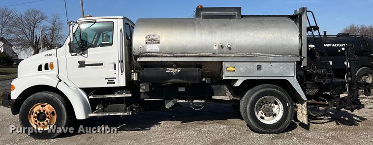 image for item LD9346 2005 Sterling L7500 oil distributor truck